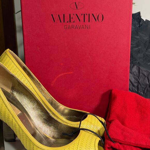 Valentino Garavani Antique Yellow Leather Platform Heels Size 38 - Picture 15 of 16